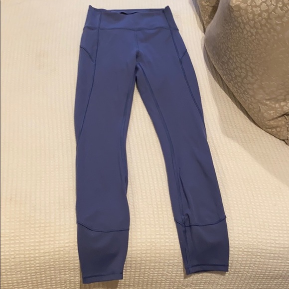 Lulu lemon 7/8 leggings size 4 - Picture 2 of 2